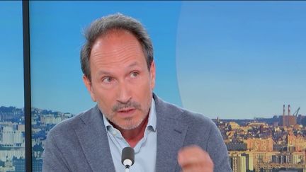 Procès de l’assassinat de Samuel Paty : “le ministère de l’Intérieur est fautif de ne pas avoir suffisamment fait pour protéger l’enseignant”, selon Stéphane Simon (franceinfo)