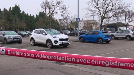 À Strasbourg (Bas-Rhin), des parkings sont mis à la disposition des automobilistes le soir de la Saint-Sylvestre. Il est possible de garder sa voiture gratuitement dans un lieu gardienné.