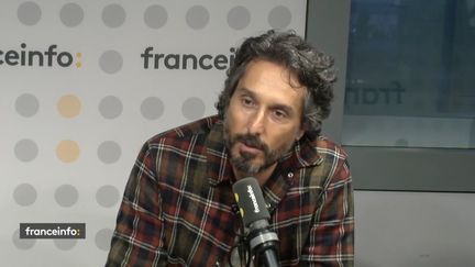 Vincent Elbaz, comédien dans la série "Syndrôme E". (FRANCEINFO / RADIO FRANCE)