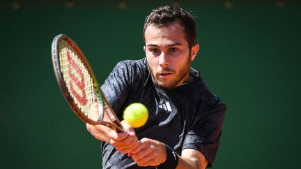 Hugo Gaston lors du tournoi de Monte-Carlo, à Monte-Carlo, le 8 avril 2023. (MATTHIEU MIRVILLE / AFP)