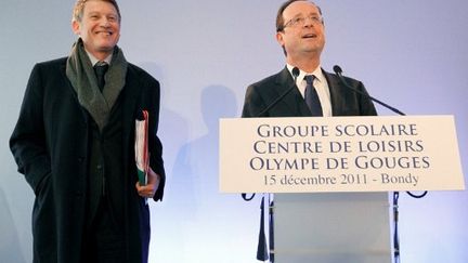 Vincent Peillon et François Hollande (15 décembre 2011) (PATRICK KOVARIK / AFP)