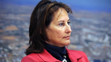 S&eacute;gol&egrave;ne Royal lors de la signature de la charte de d&eacute;veloppement durable du port de La Rochelle, le 8 d&eacute;cembre 2011. (XAVIER LEOTY / AFP)