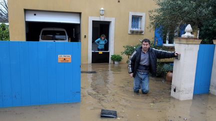 Des habitants du golfe de Saint-Tropez (Var), inond&eacute;s apr&egrave;s de fortes pluies, le 14 d&eacute;cembre 2012. ( MAXPPP)