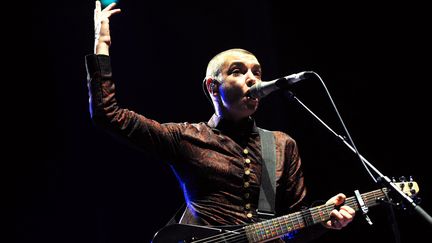 La chanteuse irlandaise Sinead O'Connor s'est produite le 11 août 2013 à Lorient, dans l'ouest de la France, lors du Festival interceltique de Lorient. (FRED TANNEAU / AFP)