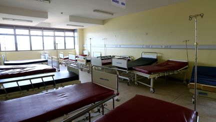 Une salle de soins d'urgence de l'hôpital public Kirudu à Kampala, la capitale de l'Ouganda (photo prise le 9 novembre 2017, lors d'une grève nationale des médecins). (JAMES AKENA / REUTERS)