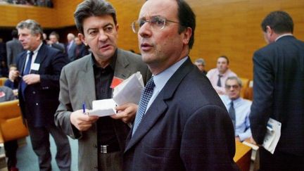 Jean-Luc Mélenchon et François Hollande, à l'Assemblée nationale, le 7 mai 2002. (AFP - Philippe Desmazes)