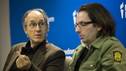 Le r&eacute;dacteur en chef de "Charlie Hebdo", G&eacute;rard Biard, et le critique de cin&eacute;ma Jean-Baptiste Thoret, le 1er mai 2015 &agrave; Washington (Etats-Unis). (ANDREW CABALLERO-REYNOLDS / AFP)