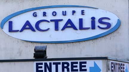 L'entrée d'une usine de fabrication&nbsp;du groupe Lactalis à Laval, en Mayenne. (EDDY LEMAISTRE / EPA)