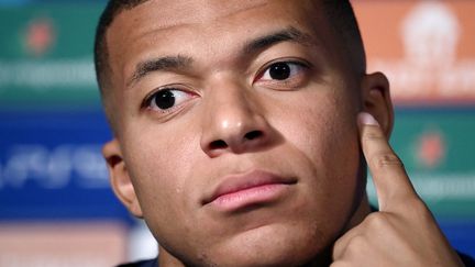 Kylian Mbappé lors d'une conférence de presse au Parc des Princes, le 5 septembre 2022. (FRANCK FIFE / AFP)