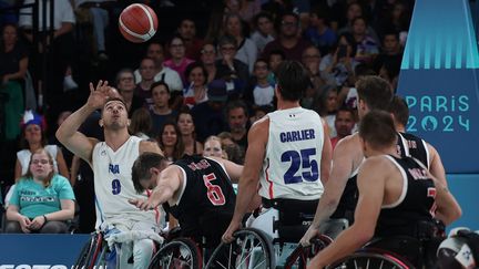 L'équipe de France de basket fauteuil a perdu contre le Canada pour son entrée en lice dans le tournoi paralympique à Paris, le 30 août 2024. (MAXPPP)