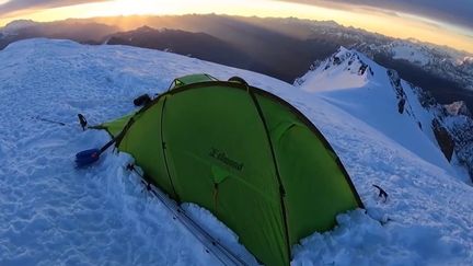 Haute-Savoie : un bivouac au sommet du Mont-Blanc provoque la colère du maire de Saint-Gervais