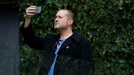 Jonathan Ive, responsable du design chez Apple, à San Francisco (Californie), le 21 mai 2016. (STEPHEN LAM / REUTERS)