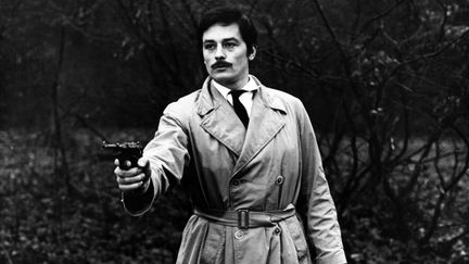 En 1970, Le cercle rouge, de Jean-Pierre Melville, présente un Alain Delon en pleine maturité artistique. Il y joue Corey, un truand marseillais, qui s'associe un détenu en cavale (Gian Maria Volontè) et un ancien flic (Yves Montand)&nbsp;pour réaliser le casse du siècle. Un film resté dans l'histoire pour être l'un ders derniers rôles de l'acteur André Raimbourg, dit Bourvil, qui meurt l'année de sa sortie.&nbsp; (EIA / LES FILMS CORONA / SELENIA)