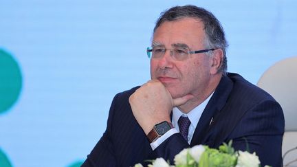 Le&nbsp;PDG&nbsp;de TotalEnergies, Patrick Pouyanné, à Doha, au Qatar, le 12 juin 2022.&nbsp; (KARIM JAAFAR / AFP)