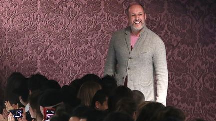 Peter Copping à un défilé prêt-à-porter Nina Ricci. Le directeur artistique de la maison de mode parisienne a annoncé son départ (ici le 27 février 2014)
 (Patrick Kovarik / AFP)