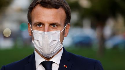 Emmanuel Macron, le 23 octobre 2020 dans le Val-d'Oise. (LUDOVIC MARIN / AFP)