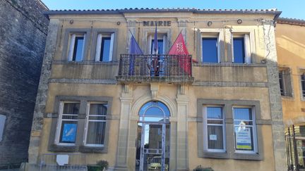 La façade de la mairie de Montpezat dans le Gard. (PHILIPPE THOMAIN / RADIO FRANCE)