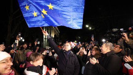 Une manifestation contre le report des négociations d'adhésion à l'Union européenne , à Tbilissi, le 12 décembre 2024. (GIORGI ARJEVANIDZE / AFP)