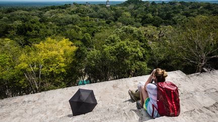 Le parc national de Tikal, dans le département de Petén, au Guatemala, le 19 septembre 2021. (DAVID DUCOIN / ONLY WORLD / AFP)