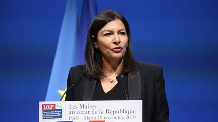 La maire de Paris Anne Hidalgo lors du congrès des maires de France, à Paris, le 19 novembre 2019. (LUDOVIC MARIN / AFP)