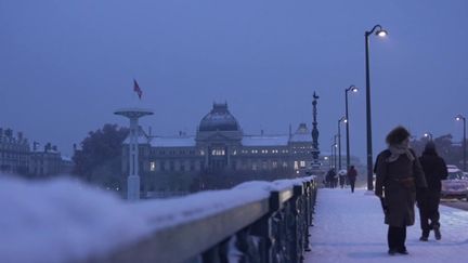 Vague de froid : la ville de Lyon se réveille sous la neige (France 3)