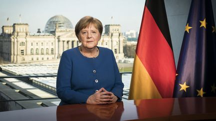 La chancelière allemande, Angela Merkel, donne une allocution télévisée depuis Berlin, le 18 mars 2020. (STEFFEN KUGLER / BUNDESREGIERUNG / AFP)