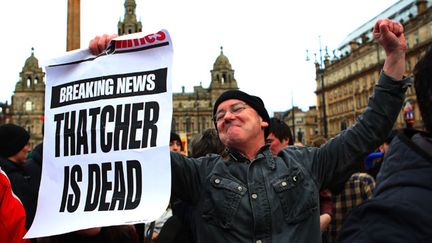 &nbsp; (La mort de Margaret Thatcher fêtée en Ecosse © Reuters/ David Moir)