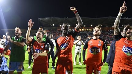 La joie des joueurs de Laval après leur victoire contre Valenciennes lors de la 9e journée de Ligue 2, à Francis-Le Basser, le 30 septembre 2023. (MAXPPP)