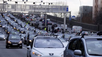 &nbsp; (Les taxis appelés à bloquer Paris lundi à partir de 5h  © Maxppp)