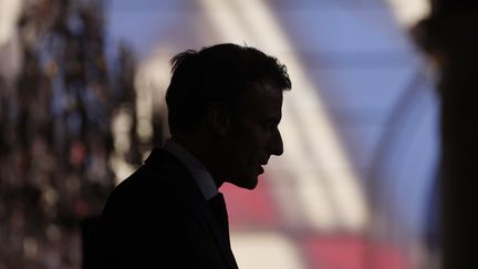 Emmanuel Macron s'exprime devant les préfets reçus à l'Elysée, le 15 septembre 2022. (LUDOVIC MARIN / AFP)