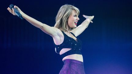 Taylor Swift lors d'un concert &agrave; Cologne (Allemagne), le 19 juin 2015. (ROLF VENNENBERND / DPA / AFP)