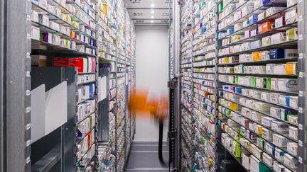 Une pharmacie d'Angoulême (Charente), le 25 janvier 2018. (BURGER / PHANIE / AFP)