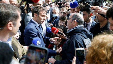 Emmanuel Macron interpellé par un aide-soignant à Mulhouse