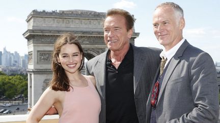 Emilia Clarke, Arnold Schwarzenegger et le réalisateur Alan Taylor à Paris pour la promotion de "Terminator Genisys".
 (FRANCOIS GUILLOT / AFP)