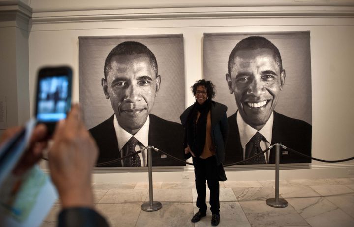 Photos de Barack Obama par Chuck Close à la National Portrait Gallery de Washington (photo faite en 2013). 
 (NICHOLAS KAMM / AFP)