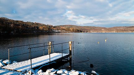 Le Laacher See (Allemagne) photographi&eacute; sous la neige le 4 janvier 2012. (ROBERT.MOLINARIUS / FLICKR.COM / CREATIVE COMMONS)