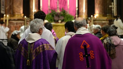 Des évêques français en célébration à l'Eglise d'Angers (Maine-et-Loire) le 19 février 2012. (MAXPPP)