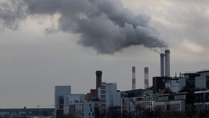 Une usine près de Paris, en novembre 2019. (MANUEL COHEN / AFP)