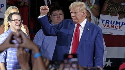 Donald Trump, lors de son meeting à Flint, dans le Michigan, le 17 septembre 2024. (JEFF KOWALSKY / AFP)