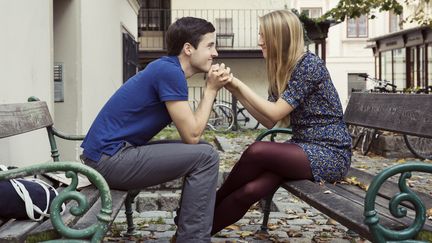 L'exp&eacute;rience psychologique men&eacute;e il y a vingt ans par Arthur Aron vise &agrave; cr&eacute;er une "proximit&eacute;" entre deux inconnus. (MANUELA LARISSEGGER / CULTURA CREATIVE)