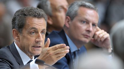 L'ancien pr&eacute;sident de la R&eacute;publique Nicolas Sarkozy et son ancien ministre de l'Agriculture Bruno Le Maire, le 28 juin 2011 &agrave; Sabl&eacute;-sur-Sarthe (Sarthe). (PHILIPPE WOJAZER / AFP)