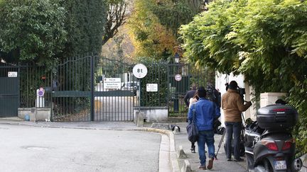 Entrée de la résidence de Johnny Hallyday de Marnes-la-Coquette, le samedi 18 novembre 2017. (LP/OLIVIER ARANDEL / MAXPPP)