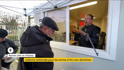 Lors de la collecte d'armes à feu en Bretagne. (franceinfo)