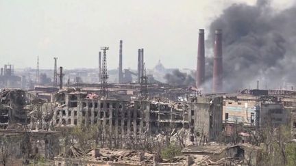 Guerre en Ukraine : de violents combats dans l'aciérie Azovstal de Marioupol