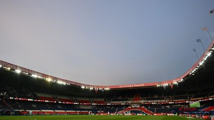 Les tribunes vides du Parc des Princes, à Paris, le 13 février 2021. (FRANCK FIFE / AFP)