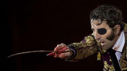 Le matador espagnol Juan Jose Padilla lors d'une corrida &agrave; Olivenza (Espagne), le 2 mars 2013. (DANIEL OCHOA DE OLZA / AP / SIPA)