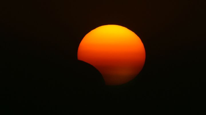 L'eclipse vue d'Arbil, dans le nord de l'irak. (SAFIN HAMED / AFP)