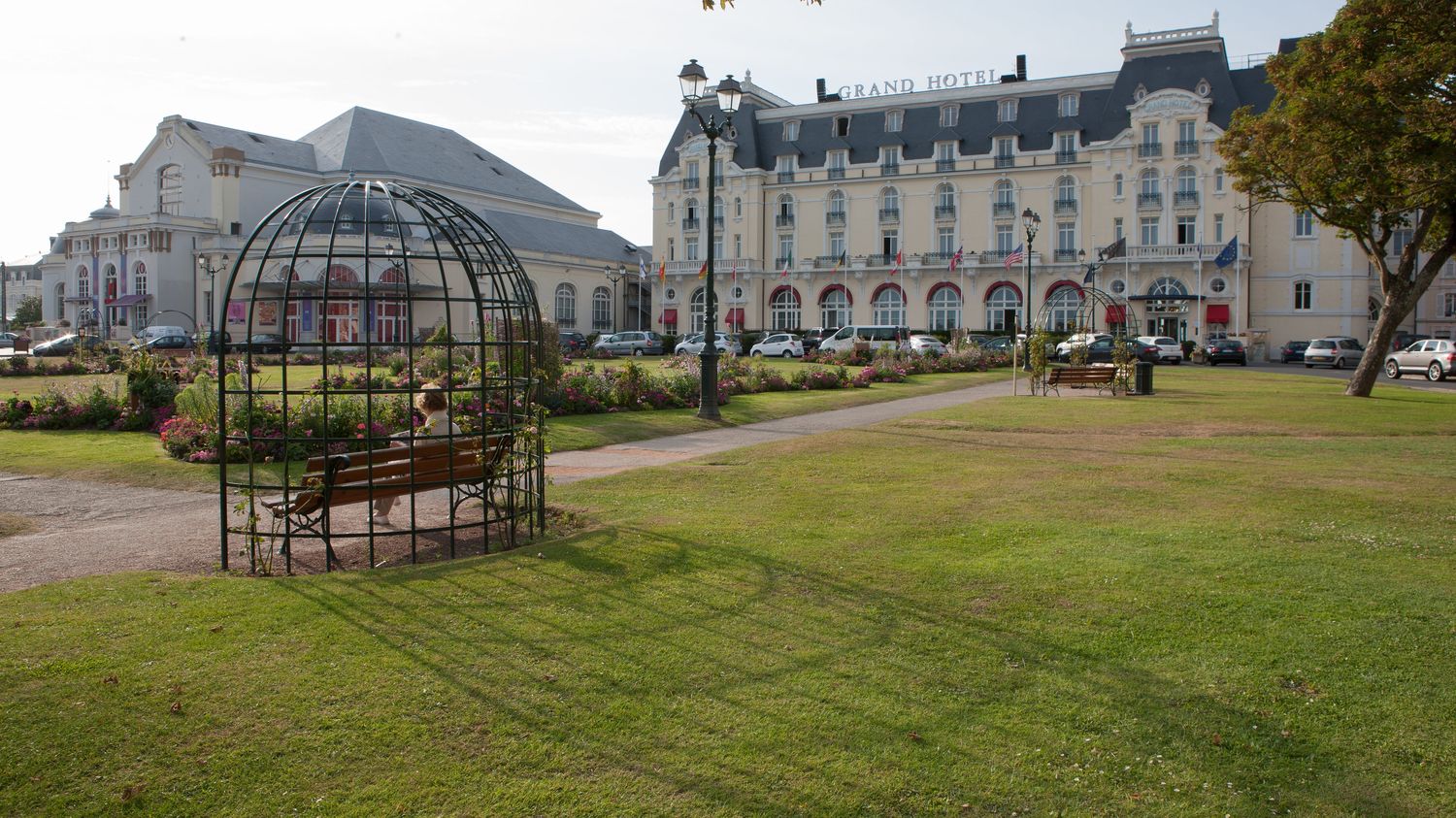 L'Académie Goncourt à Cabourg Pour Le Centenaire Du Prix Décerné à ...