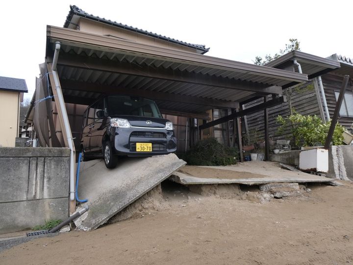 In Nishiaraya, the ground gave way under the buildings, and the roads bent, rising two meters in places.  (Karyn Nishimura / RADIO FRANCE)