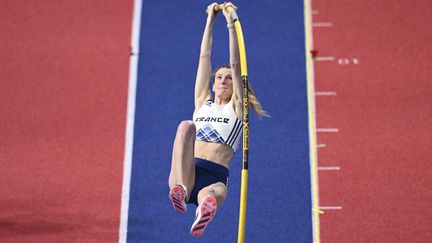 Margot Chevrier en finale du championnat du monde d'athlétisme en salle, à Belgrade (Serbie), le 19 mars 2022. (STEPHANE KEMPINAIRE / KMSP / AFP)